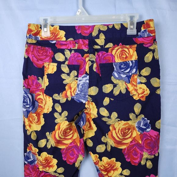 SOFT SURROUNDINGS Super Stretch Big Roses Floral Pull On Capris Pants Petite L - Picture 5 of 14
